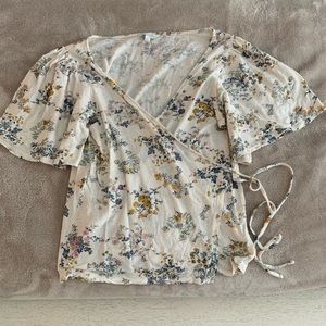 Lucky Brand UGC flowy wrap top size M